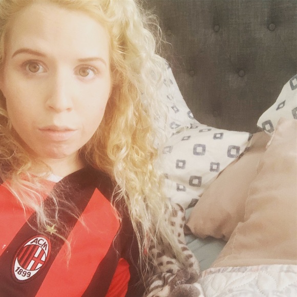 READ 🖤—Meet your Posher, Ann - Picture 3 of 3